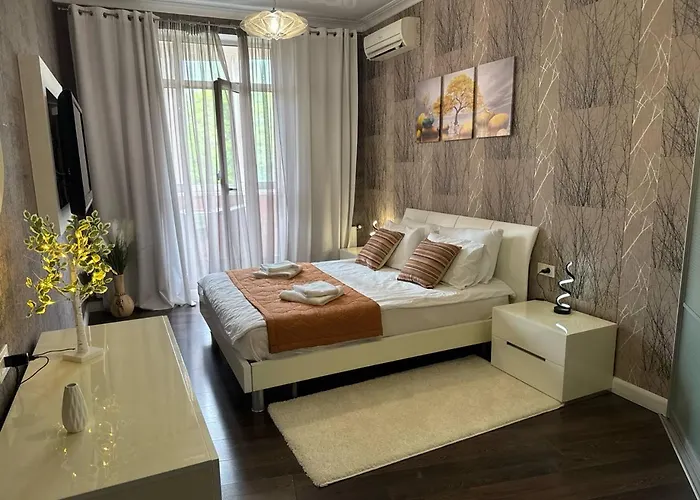 Ckey In The Center Odessza